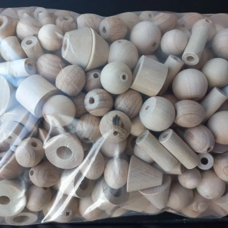 Korálky dřevěné, mix velký, ramš dřevěný surový ( balení 845 g )