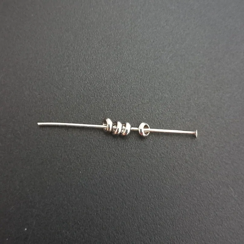 Korálek 4x1,5 mm, větší průtah, nerez / balení 20 ks 