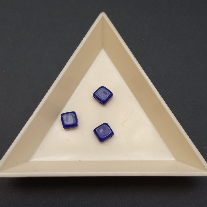 Korálek sklo, dvoudírkový, TILA 6x6mm, cobalt blue / balení 40 ks 