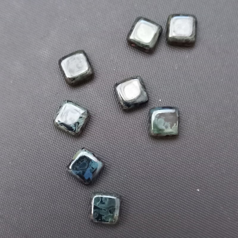 Korálek sklo, dvoudírkový, TILA 6x6mm, Picasso černo šedá / balení 40 ks