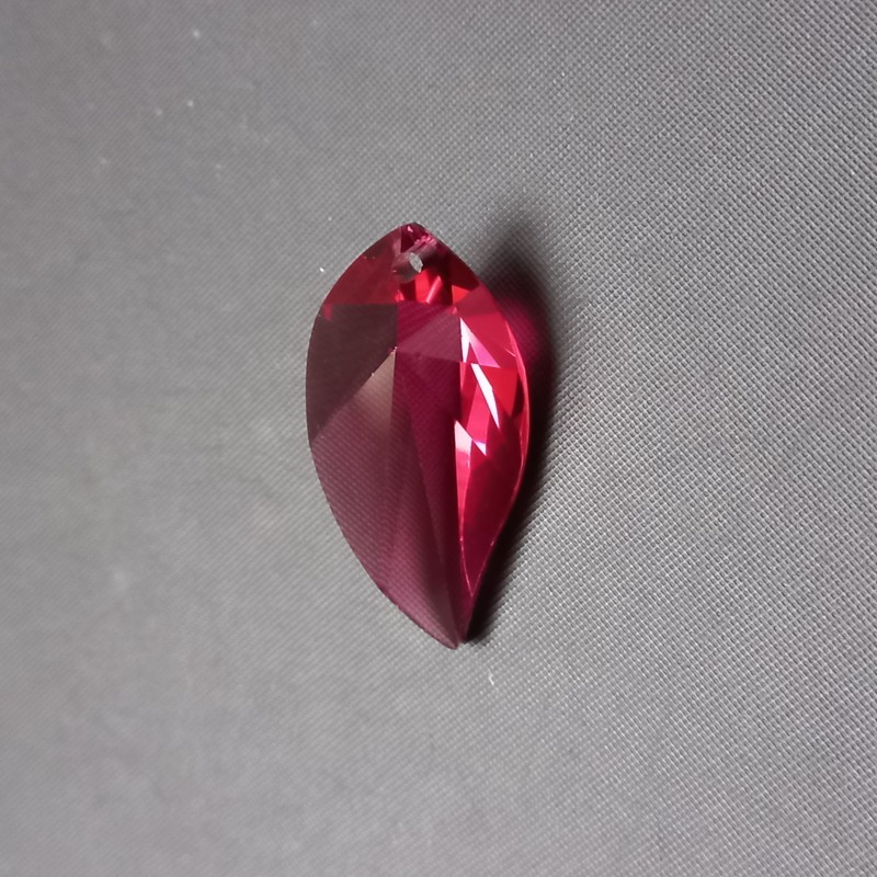 Broušený kámen kapka vínová 28x14 mm, 1 dírka