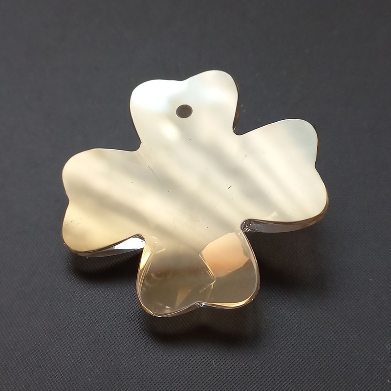 Čtyřlístek, sklo, 40x40x9mm, broušený, barva žlutozlatá, český výrobce