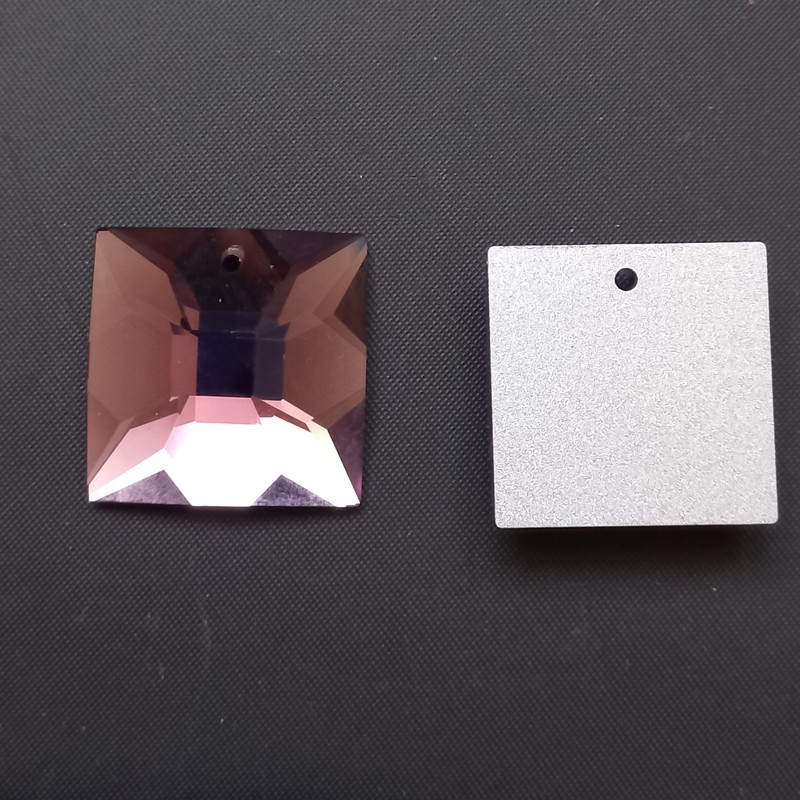 Čtverec, sklo, cca. 22x22x7mm, broušený, barva fialová , český výrob. čr