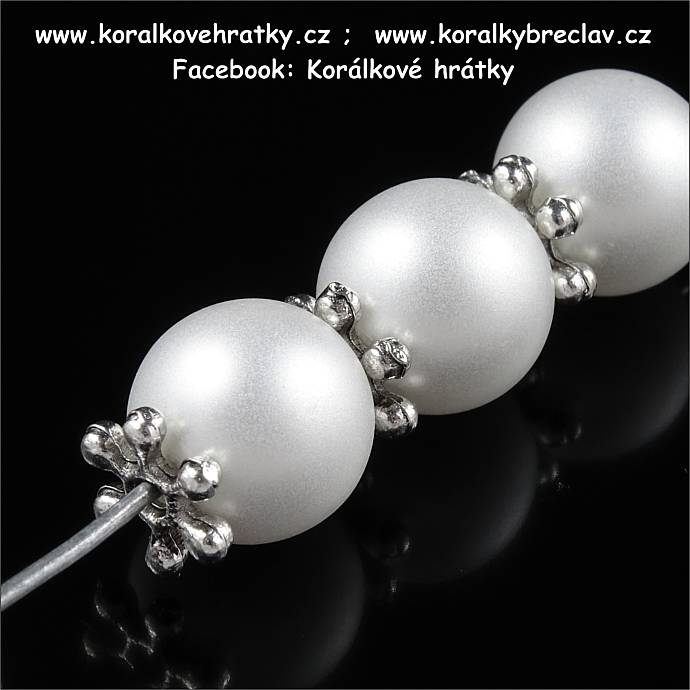 Korálek, mezikus kytička, kov, 7mm, barva mix platina/ stříbro  (balení 100 ks)