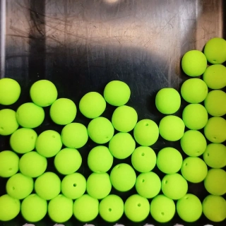 Korálky NEON mat, sklo, 8 mm, barva světle zelená ( balení 44 ks )