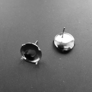 Náušnice puzeta s kulatým lůžkem pro uchycení kamene o průměru 14 mm ( balení 78 párů )
