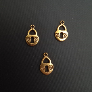 Přívěšek zámek 14x10 mm, barva antické zlatá (balení 20 ks)
