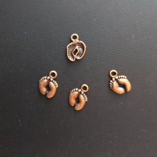 Přívěšek kovový, chodidla, barva staroměď, 13x9 mm, balení 20 ks