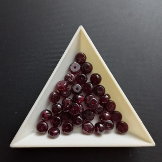 Minerální korálky - Granát disk, cca. 4x7mm / balení 10ks