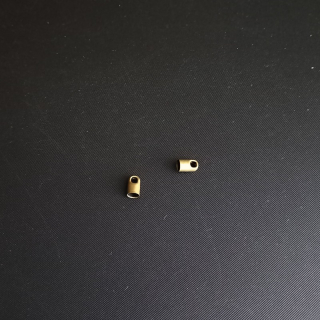 Kaplík vlepovací pro kůže, šňůrky 6,5x3,5 mm (otvor 3 mm ), barva staromosaz / balení 68 ks