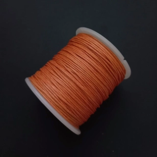 Šňůrka voskovaná 1mm, tm. oranžovo-červená ( balení 90 m )