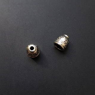 Kaplík vlepovací pevný 11x10 mm s kytičkami, barva platina / balení 10 ks
