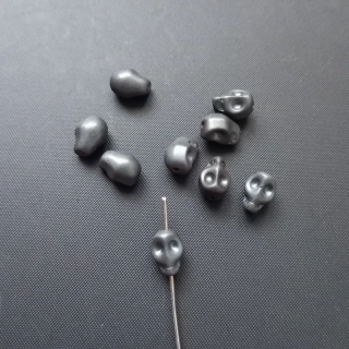 Korálek HEMATIT lebka8x6mm, matná / balení 11 ks
