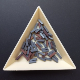 Korálek hematit 8x2 mm, kvádr pokov mix - šedý a bronzový mat / balení 30 ks