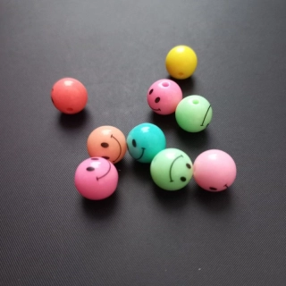 Korálek plast cca 11 mm, smajlík mix barev / balení 50 ks