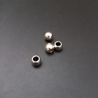 Korálek kulatý velkodírový hladký 6x7mm, barva platina, otvor 4 mm / balení 33 ks