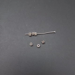 Mezikus kytička 4 mm dvojitá, barva platina / balení 100 ks
