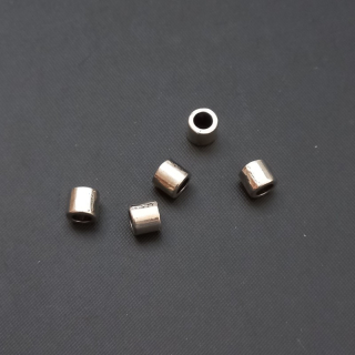 Korálek váleček 4,5x5 mm, otvor 2,9m/ balení 20 ks m, barva platina