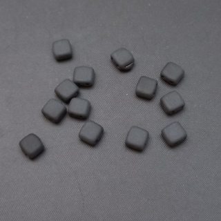 Korálek sklo, dvoudírkový, TILA 6x6mm, černý MAT / balení 40 ks 