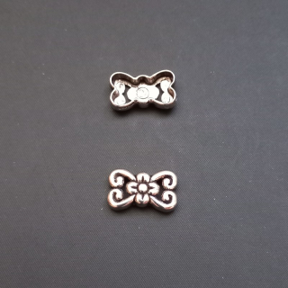 Vodič kovový 2 dírky, "květ" 18x9 mm, barva platina / balení 10 ks