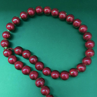 Korálek, sklo, 12mm, cákaný metalický, vínově červený , návlek cca 39 cm ( cca 34 ks )