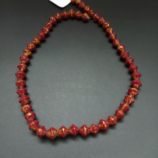 Korálek, sklo, 8mm, pyramidky cákané červeno-zlaté, návlek cca 40 cm ( cca 50 ks ) / balení 2 návleky