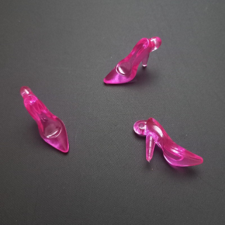 Přívěšek plast střevíček 34x12 mm růžový / balení 25 ks