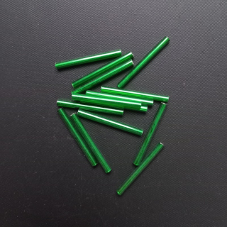 Rokajl PRECIOSA tyčinky zelené, stříbrný průtah, 25 mm balení 50 g
