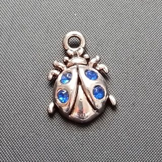 Přívěšek beruška, kov, 20x14mm, barva platina, kamínky královsky modrá, balení 3 ks