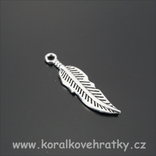 Přívěsek pírko, kov, 30x8x1,5mm, barva platina (balení 10ks)